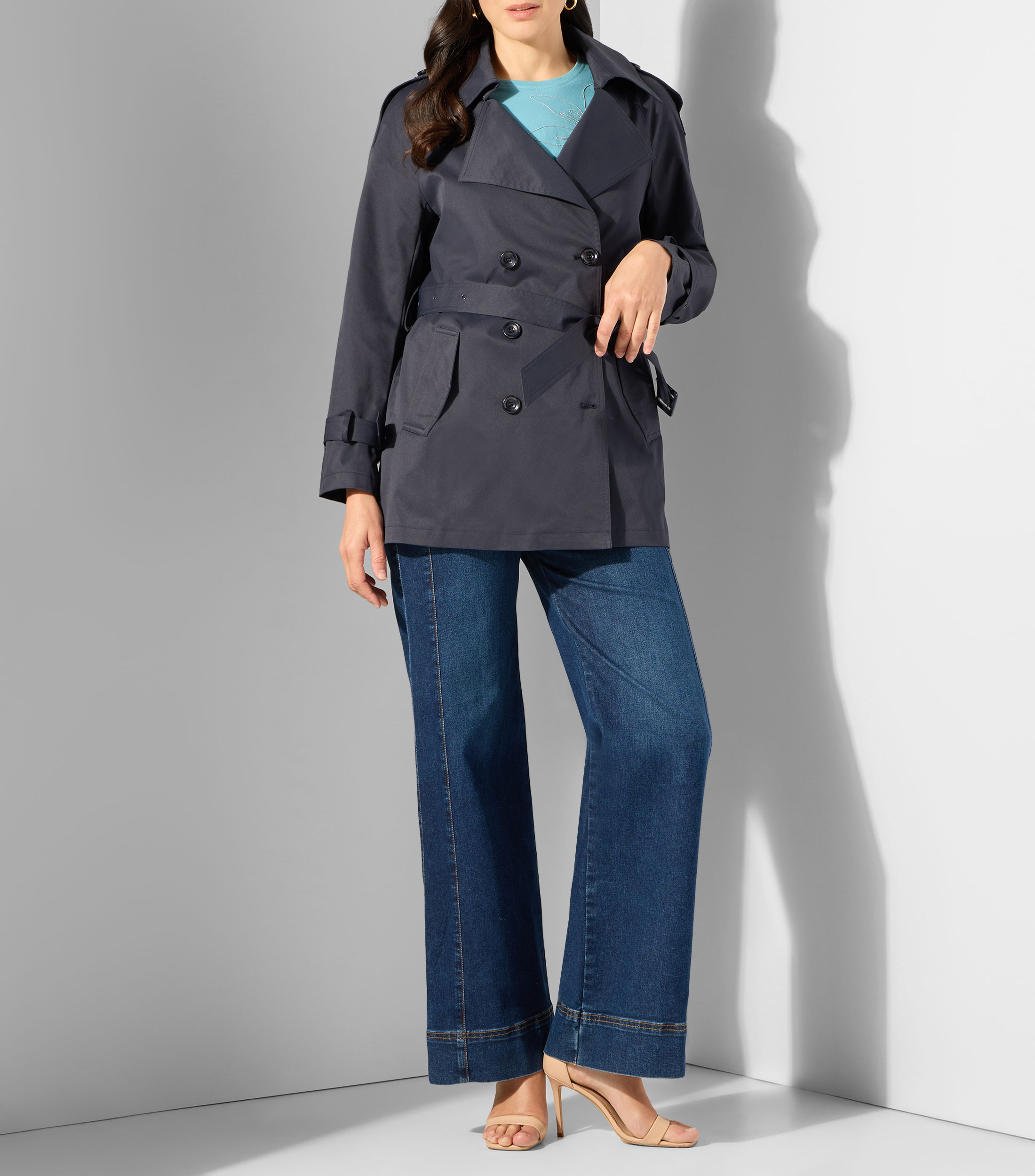 Gabardina corta con botones y cinta Mujer